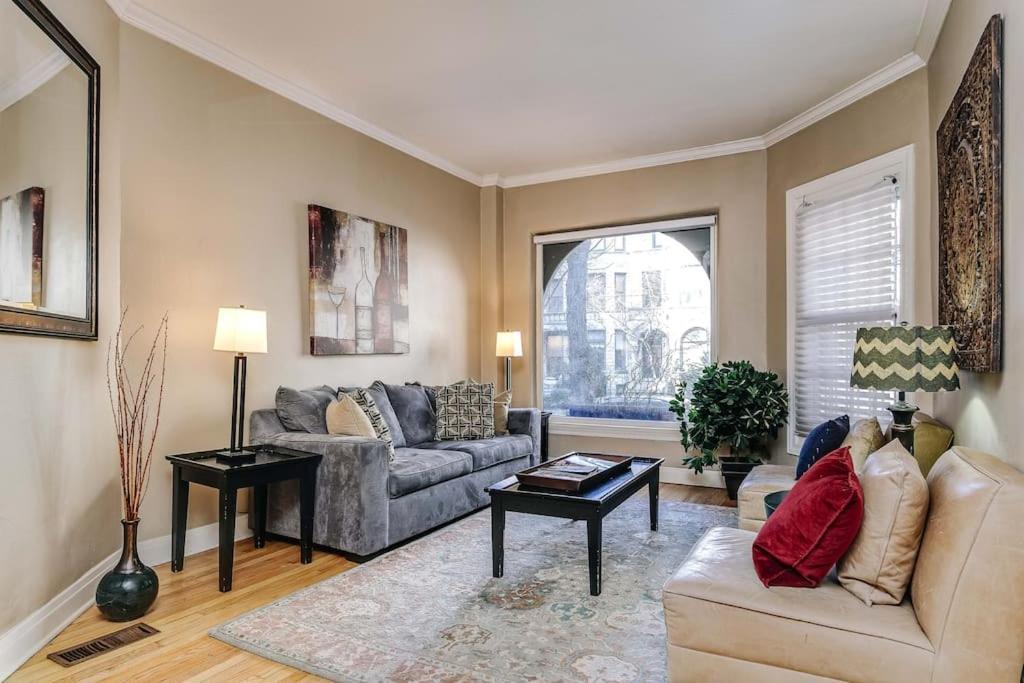 Brownstone In Gold Coast Apartment Chicago Exterior photo