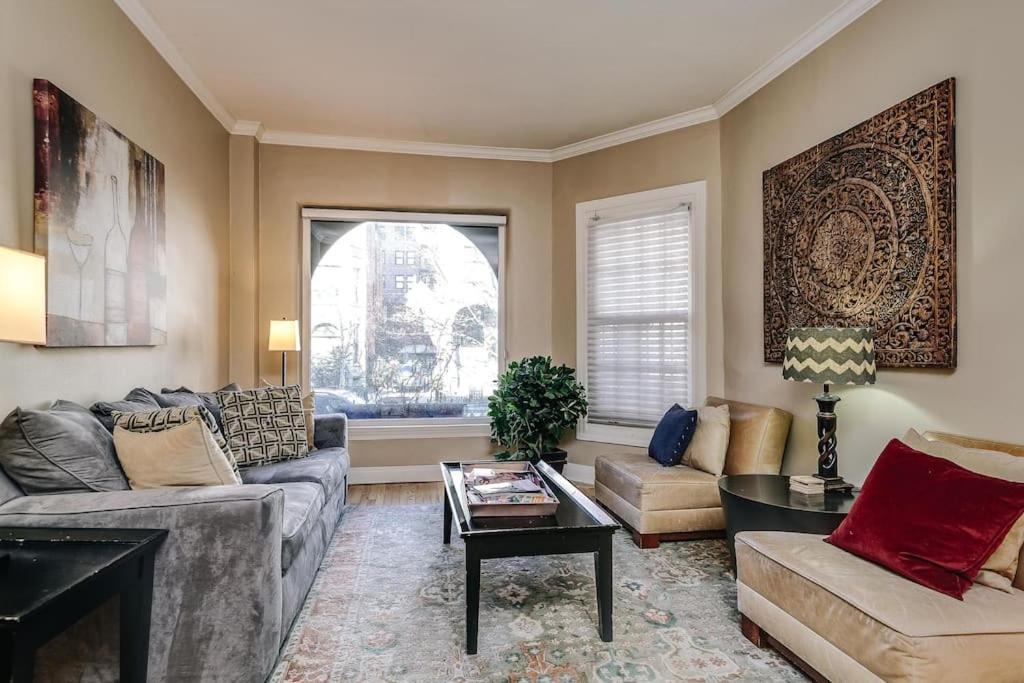 Brownstone In Gold Coast Apartment Chicago Exterior photo